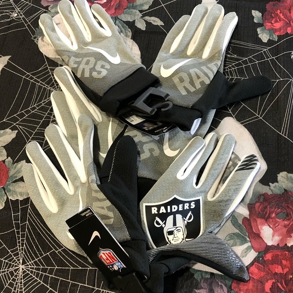 NWT 2015 OAKLAND RAIDERS LAS VEGAS STADIUM GLOVES - Picture 7 of 8